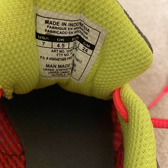 SHOES - Picture 2 of 6